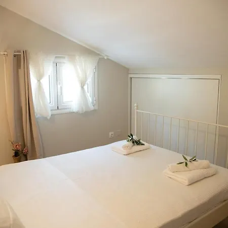 Maison Nikos *